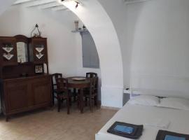 Antigonis traditional house in lefkes village, appartamento a Lefkes