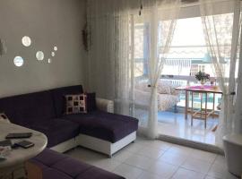 Cosy,nice and convenient family sea view apartment – hotel w mieście Yenihisar