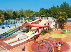 MobileHome 8 Personnes avec Clim situé aux Sables du Midi, hotel bintang 4 di Valras-Plage