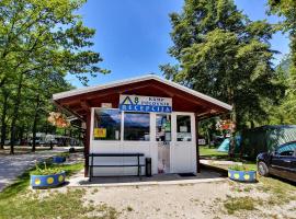 Počitni&scaron;ka HI&Scaron;KA POLOVNIK