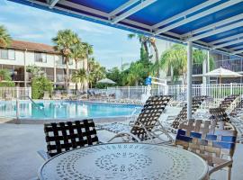 Club Wyndham Orlando International, hotell Orlandos huviväärsuse Teemapark Universal Studios Orlando lähedal