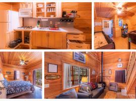 Cabin #4 The Wolves Den - Pet Friendly- Sleeps 6 - Playground & Game Room, resort village in Payson