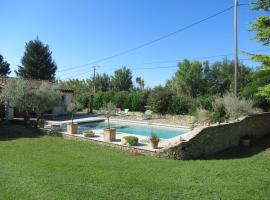 LA MASTRONA, hotel na may parking sa Saumane-de-Vaucluse