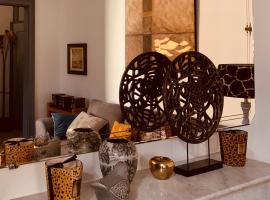 La Cour Pavée, T2 lumineux, cosy, confort 55 m2, pet-friendly hotel in Saint-Léonard-de-Noblat