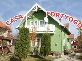 Casa Fortyogo โรงแรมที่มีที่จอดรถในเตอร์กู เซกูเยสก์