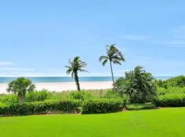 Cozy beachfront condo with pool and tennis courts