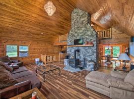 Cozy Family-Friendly Pine Grove Cabin with Fire Pit!, perhehotelli kohteessa Pine Grove