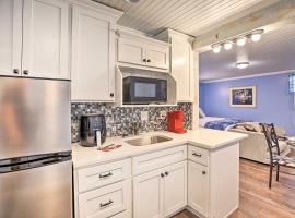 Updated Williamstown Apartment with Kitchen!, departamento en Williamstown