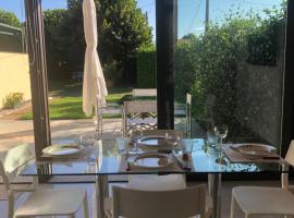 LUXURY vertical open space, hotel de luxo em Sangiano