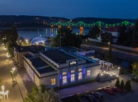 Riverside Hotel, hotel u gradu Vloclavek