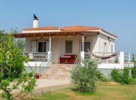 A wonderful relaxing place. Nice view. Romantic sunset, hotel di Dhounaíika