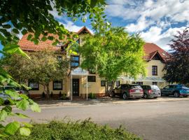 Hotel Zum Steinhof: Bad Blankenburg şehrinde bir konukevi