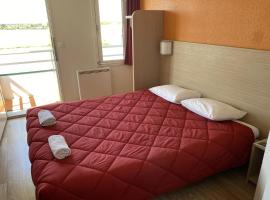 Hotel CAMPC Proville, hotel v destinaci Cambrai