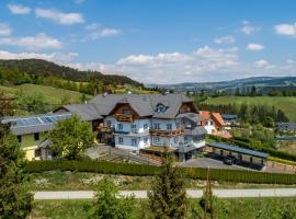 Ferienwohnungen Perhofer, family hotel in Birkfeld