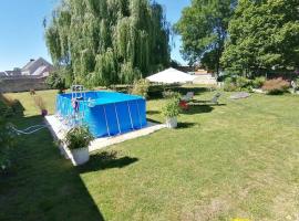 Maison chaleureuse et de détente avec piscine et spa, hotel cerca de Fort Condé, Chassemy