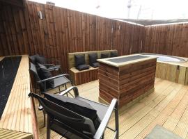 Slps 14 Hot Tub, Bar & Outdoor Terrace, hotel con jacuzzi en Mánchester