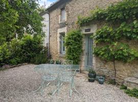 Bienvenue au Barail, maison en pleine nature, feriehus i Sérigné