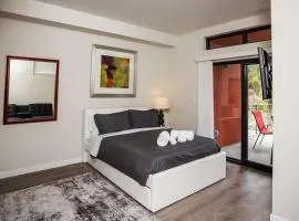 Explore Balboa Park From Your Cozy Studio w Patio