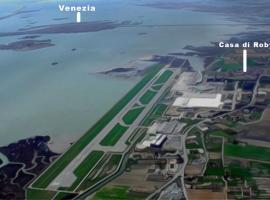 CASA DI ROBY - VENICE AIRPORT, hótel í Tessera