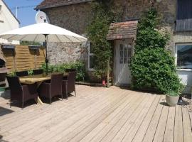 Maison Ensoleillee -, hotel with parking in Gesnes-le-Gandelin