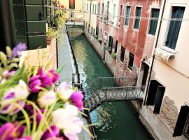 Charming canal view San Marco apartment, apartment in Venice
