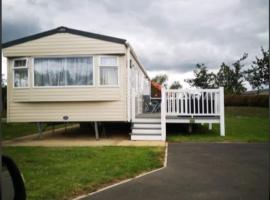 Tattershall Lakes Family Holiday Hot Tub break, bed and breakfast a Tattershall