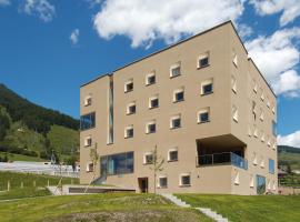 Scuol Youth Hostel，施庫爾的飯店