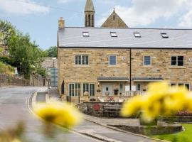 Hilltop Snug cosy family home in bustling town of Pateley Bridge in the Yorkshire Dales - Book the combination of rooms and bathrooms you need 1-4 Bedrooms, 2 Bathrooms, B&B in Pateley Bridge