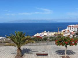 Luxury House with 3 Bedrooms, Sea Wiew and Swimming Pool in a quiet Residence, hotel in Puerto de Santiago