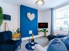 Spacious 2-Bed City-Centre Cottage in Chester by 53 Degrees Property - Ideal for Groups & Couples - Sleeps 6