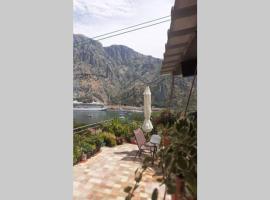 Victory apartment for 3 people and parking, apartment in Kotor