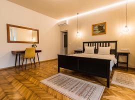 Boutique Rooms with Parking, cheap hotel in Oradea