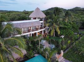 Alive Beach House, beach hotel in El Tránsito