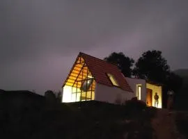 Farmstay in ചില്ലുകൂടാരം at Les Domki et al.