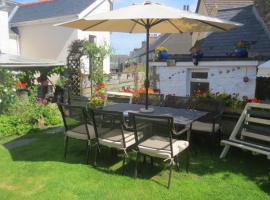 Hamilton Lodge - Cottage sleeps 8, place to stay in Fishguard