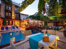 Castle Old Town Hotel
