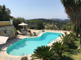 Silver Olives Villa Corfu، بيت عطلات في (( Sgoúrna ))