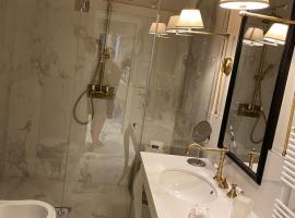 Apartment Rooms Luxury SIANO Joseph, hotel mewah di Rimini