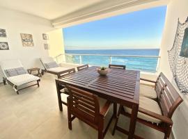 Beachfront apt with Stunning Views at Marbella, hotel with parking in Juan Dolio