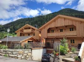 Schlosswirt Chalets & Apartments, Hotel in Großkirchheim