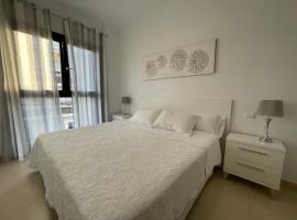 Royal Suites Estepona by Croma, hotel di Estepona