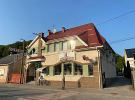 Атлант, hotel em Khust