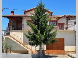 Ca l’Albert - Casa rural acollidora, pet-friendly hotel in Isona