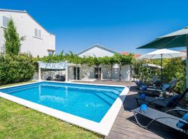 Holiday home Bosanka with Outdoor Swimming Pool 287, villa in Dubrovnik
