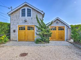 Elegant Hamptons Hideaway with Path to Beach!, apartment in Quogue