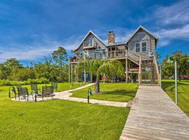 Spacious and Secluded Stilt Home on Fontaine Reserve, hotel in Ocean Springs