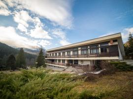 Dom horskej služby, hostel u gradu Terhova