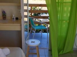 Cleo Rooms 250m from the beach, hotel in Malia