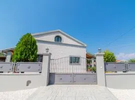 Agathis Home