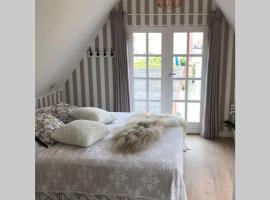 Penthouselejlighed med havneudsigt, luxury hotel in Kerteminde